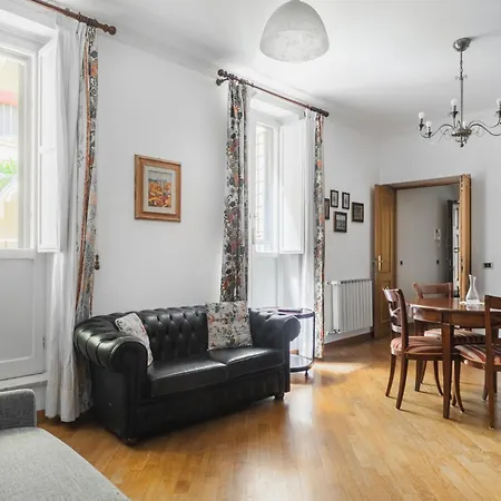 Colosseum Monti Large Flat ローマ