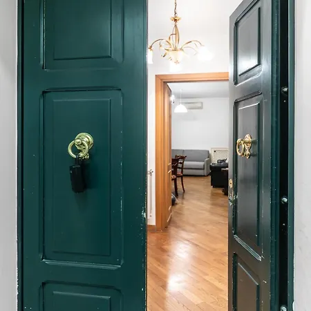 Colosseum Monti Large Flat * ローマ