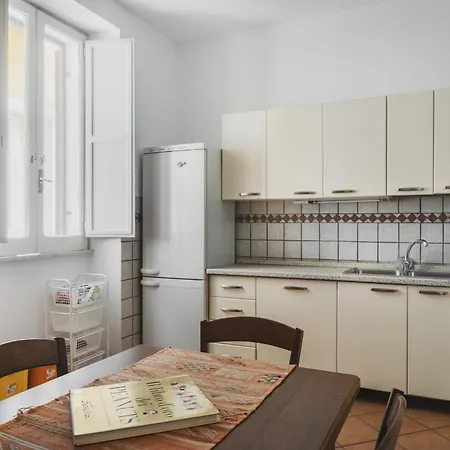 Colosseum Monti Large Flat アパート ローマ