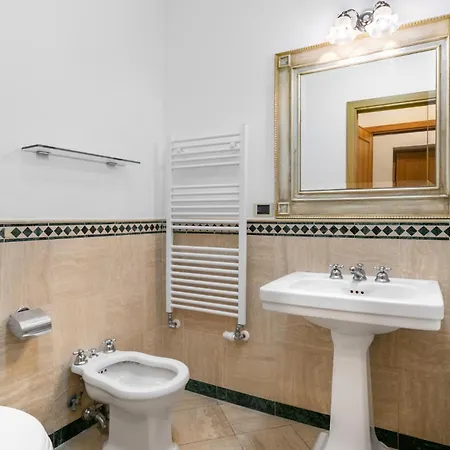 Colosseum Monti Large Flat * ローマ