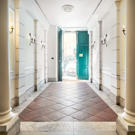 Colosseum Monti Large Flat ローマ